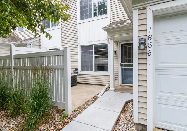 Homes for sale in Eagan, MN | 1866 Buckley Bay #123, Eagan, MN 55122 | MLS# 7096738