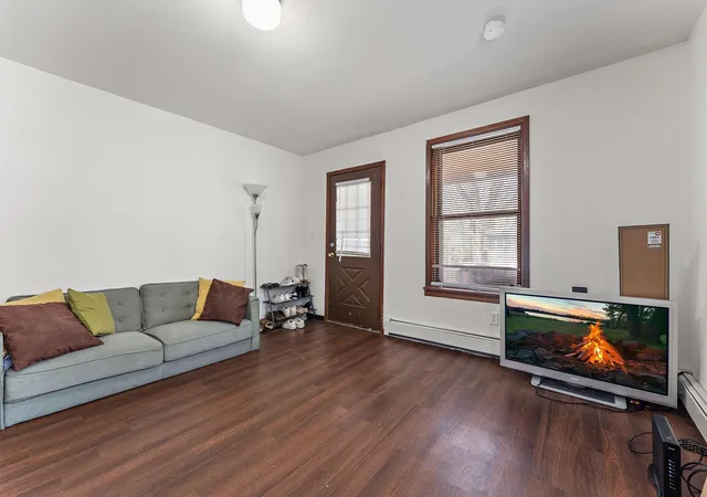 Listing Photo 5 - Condo for sale in building located at 3101 E 24th St, Minneapolis, MN 55406