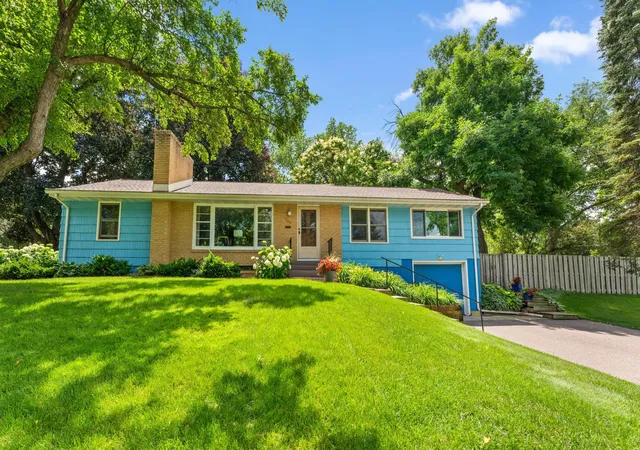 2nd image of 100 Turnpike Rd, Golden Valley, MN 55416 | MLS# 7096756