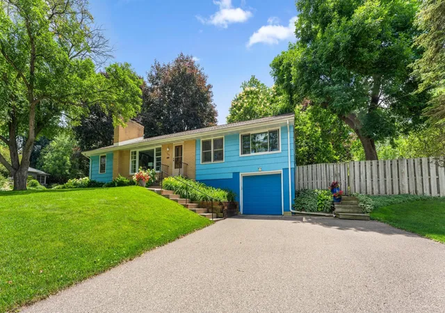 3rd image of 100 Turnpike Rd, Golden Valley, MN 55416 | MLS# 7096756