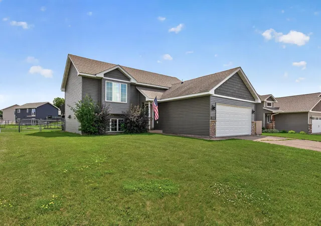 1st image of 1536 Ponderosa Ln, New Richmond, WI 54017 | MLS# 7096758