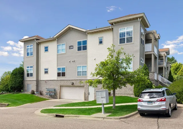 Homes for sale in Maplewood, MN | 1256 County Road D E #101, Maplewood, MN 55109 | MLS# 7096764
