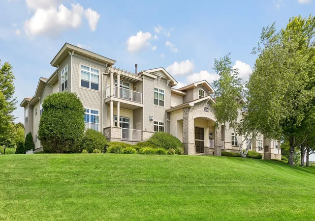 Photo 2 of Condo for sale at 1256 County Rd D E #101, Saint Paul, MN 55109 | MLS# 7096764 | Listing updated on 2026-09-04