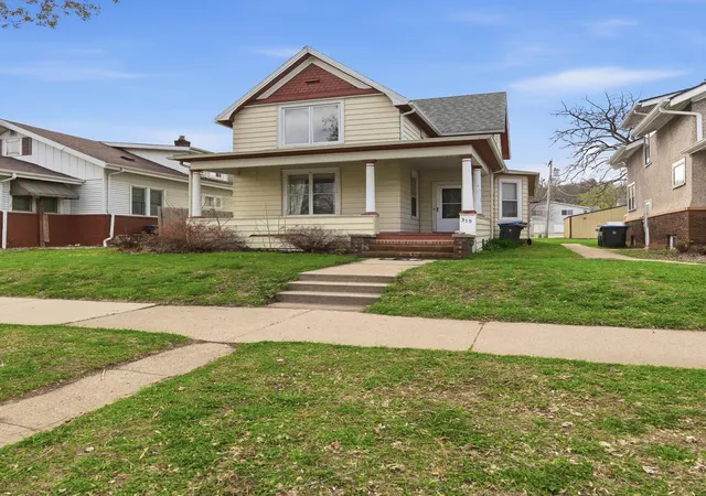 Homes for sale in Mankato, MN | 315 N Broad St, Mankato, MN 56001 | MLS# 7096773