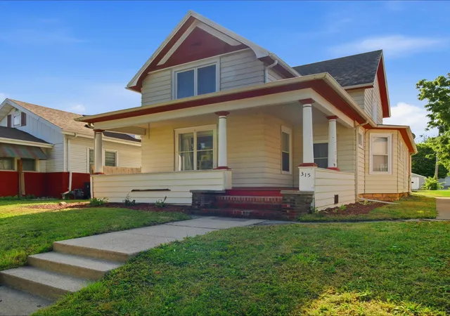 Photo 2 of Single family home for sale at 315 N Broad St, Mankato, MN 56001 | MLS# 7096773 | Listing updated on 2026-07-21