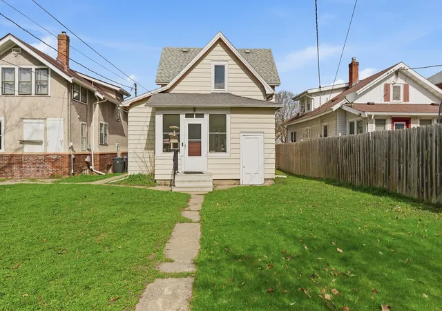 Photo 3 of Single family home for sale at 315 N Broad St, Mankato, MN 56001 | MLS# 7096773 | Listing updated on 2026-07-21