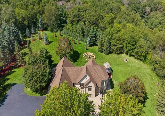 Photo 2 of Single family home for sale at 22420 Wagon Wheel Trl, Lakeville, MN 55044 | MLS# 7096800 | Listing updated on 2026-09-28