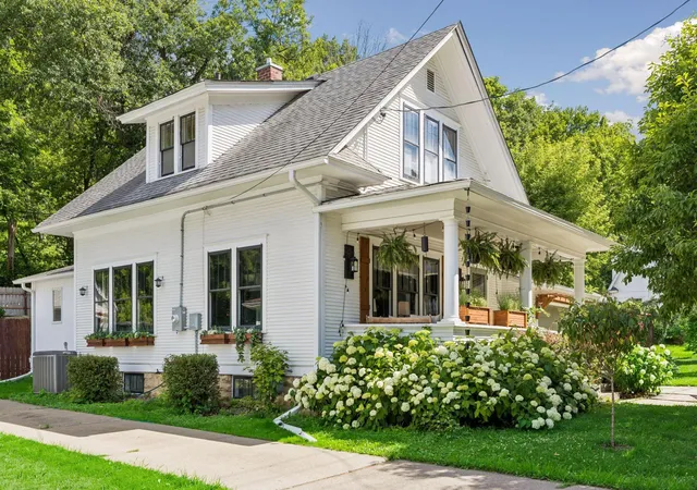 2nd image of 815 West Ave, Red Wing, MN 55066 | MLS# 7096826