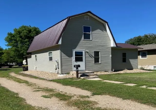 Homes for sale in Windom, MN | 872 12th St, Windom, MN 56101 | MLS# 7096841