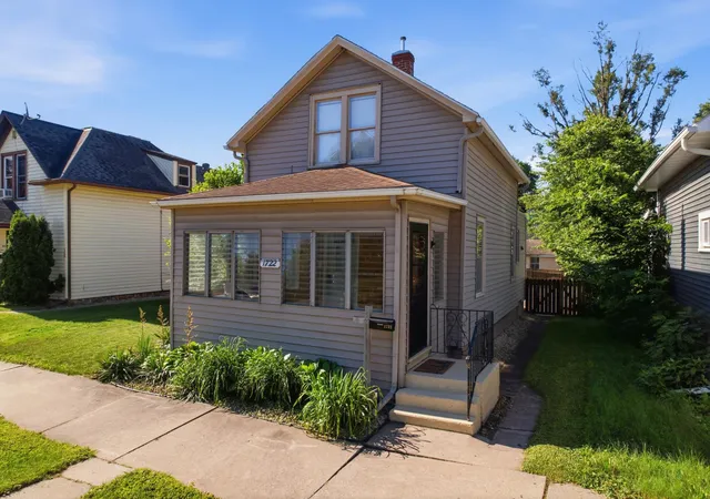Homes for sale in La Crosse, WI | 1722 Winnebago St, La Crosse, WI 54601 | MLS# 7096889