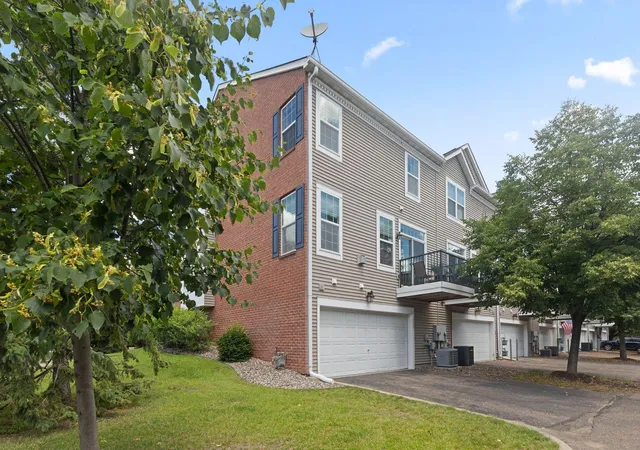 4th image of 715 Village Pkwy, Circle Pines, MN 55014 | MLS# 7096933