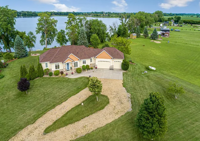 Homes for sale in Ceylon, MN | 20 W Clear Lake Dr, Ceylon, MN 56121 | MLS# 7096942