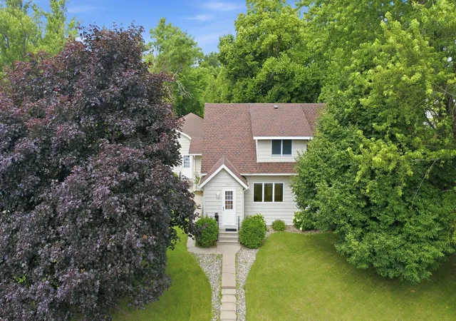 Photo 2 of Sale Pending at 309 5th Avenue Se, Melrose, MN 56352 | MLS# 7096943 | Listing updated on 2026-09-25
