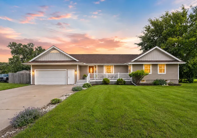 1st image of 400 Decatur Ave N, Golden Valley, MN 55427 | MLS# 7096955