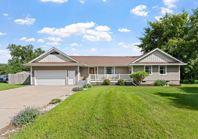 2nd image of 400 Decatur Ave N, Golden Valley, MN 55427 | MLS# 7096955
