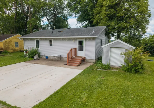 Photo 3 of Single family home for sale at 17571 Roberds Lake Blvd, Faribault, MN 55021 | MLS# 7097002 | Listing updated on 2026-07-02