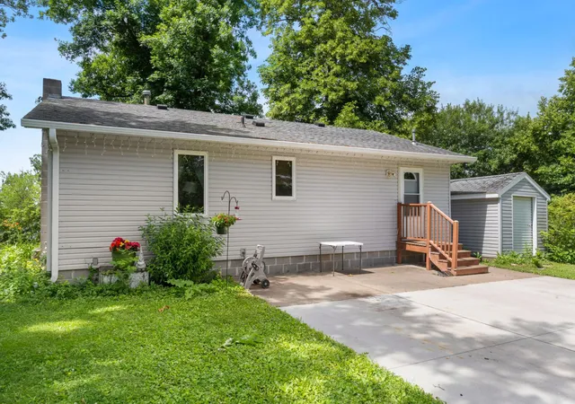 Photo 4 of Single family home for sale at 17571 Roberds Lake Blvd, Faribault, MN 55021 | MLS# 7097002 | Listing updated on 2026-07-02