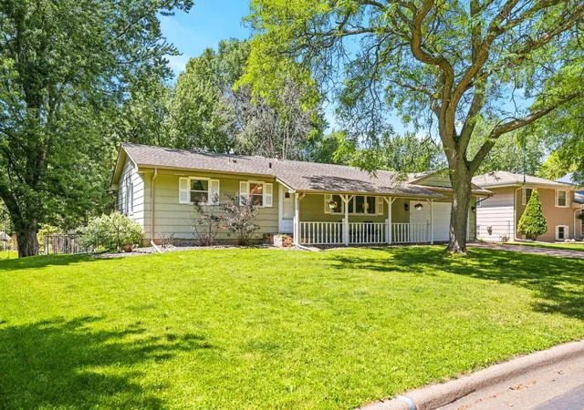 2nd image of 4909 Wisconsin Ave N, New Hope, MN 55428 | MLS# 7097040