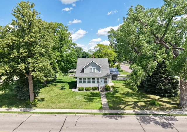 Homes for sale in Saint James, MN | 821 10th Ave N, Saint James, MN 56081 | MLS# 7097107