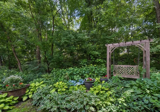 Homes for sale in Wayzata, MN | 1140 Hollybrook Dr, Wayzata, MN 55391 | MLS# 7097134