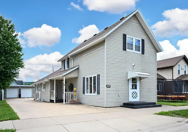 1st image of 557 E 2nd St, Winona, MN 55987 | MLS# 7097138