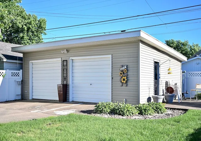 28th image of 557 E 2nd St, Winona, MN 55987 | MLS# 7097138