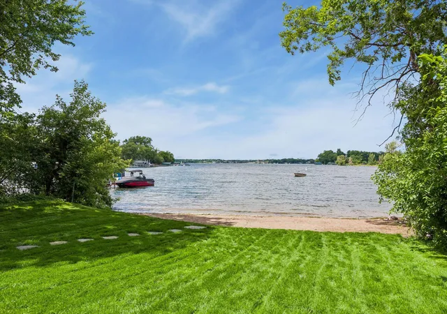 Photo 3 of Single family home for sale at 17310 County Rd 101 W, Wayzata, MN 55391 | MLS# 7097192 | Listing updated on 2026-10-22