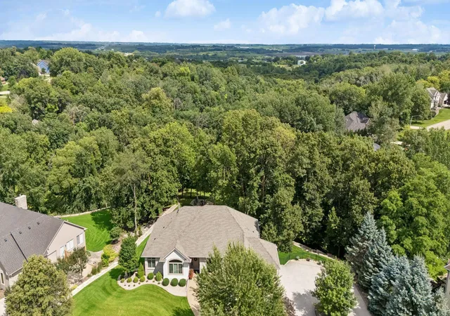 Photo 3 of Single family home for sale at 1320 Wicklow Ln Sw, Rochester, MN 55902 | MLS# 7097219 | Listing updated on 2026-10-22