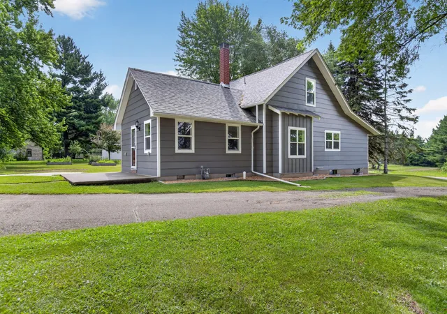 Homes for sale in Braham, MN | 500 8th St Se, Braham, MN 55006 | MLS# 7097248
