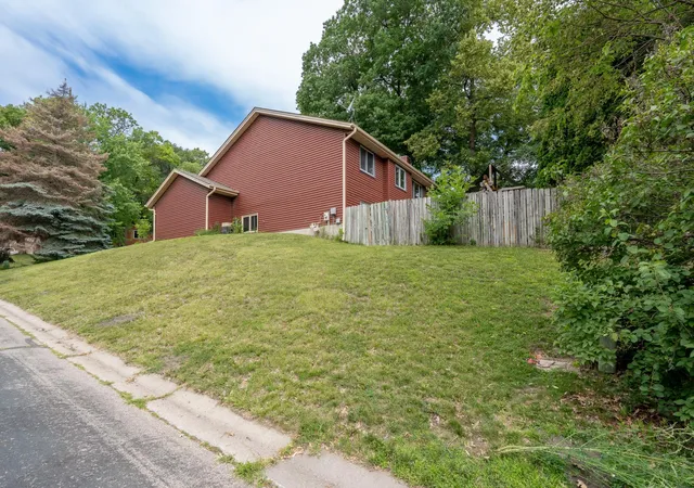 Homes for sale in Savage, MN | 5606 W 132nd St, Savage, MN 55378 | MLS# 7097278