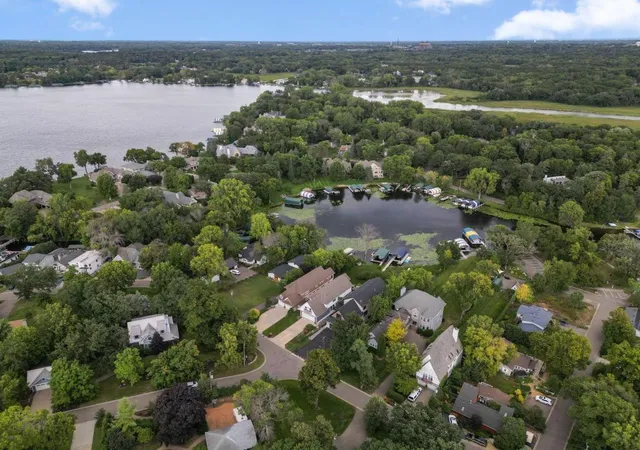 Homes for sale in Minnetonka, MN | 3061 Lake Shore Blvd, Minnetonka, MN 55391 | MLS# 7097286