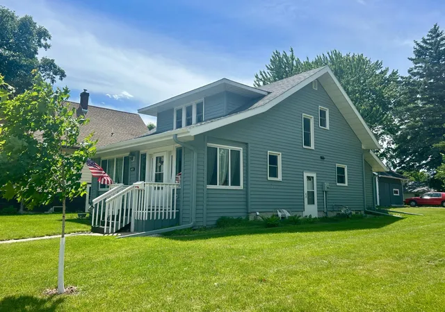 Homes for sale in Hutchinson, MN | 706 Franklin St Sw, Hutchinson, MN 55350 | MLS# 7097287