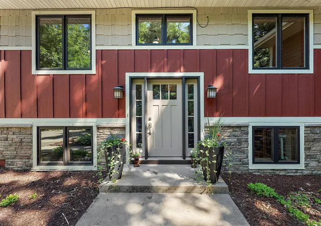 2nd image of 4815 120th St W, Saint Paul, MN 55124 | MLS# 7097311