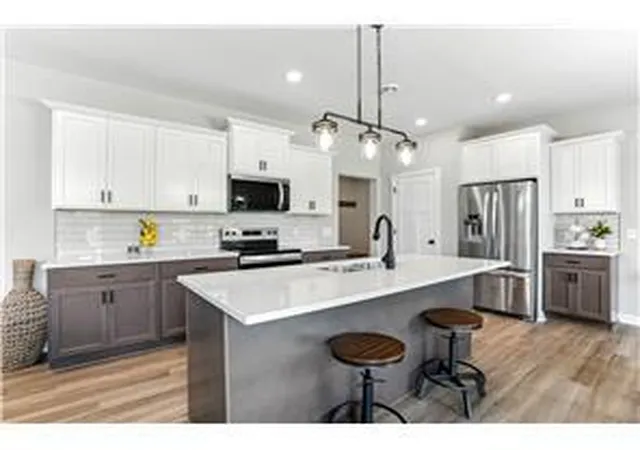 Photo 3 of Single family home for sale at 6695 Ridgeview Dr, Cannon Falls, MN 55009 | MLS# 7097326 | Listing updated on 2026-06-25