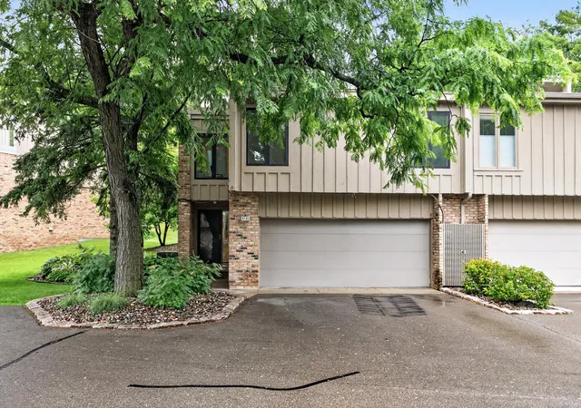 Homes for sale in Edina, MN | 5725 Duncan Ln, Edina, MN 55436 | MLS# 7097327