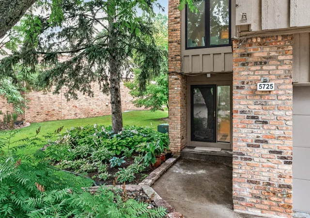 Homes for sale in Edina, MN | 5725 Duncan Ln, Edina, MN 55436 | MLS# 7097327