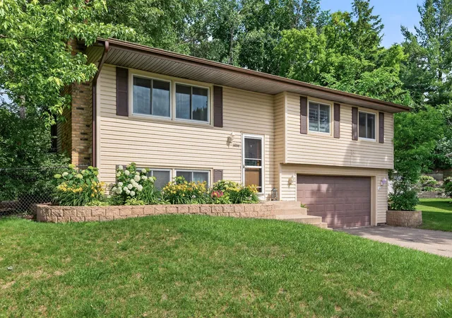 Homes for sale in Eagan, MN | 3884 Calcite Dr, Eagan, MN 55122 | MLS# 7097333