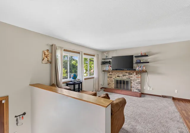 Homes for sale in Eagan, MN | 3884 Calcite Dr, Eagan, MN 55122 | MLS# 7097333
