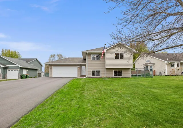 Homes for sale in Hugo, MN | 6235 146Th St N, Hugo, MN 55038 | MLS# 7097346