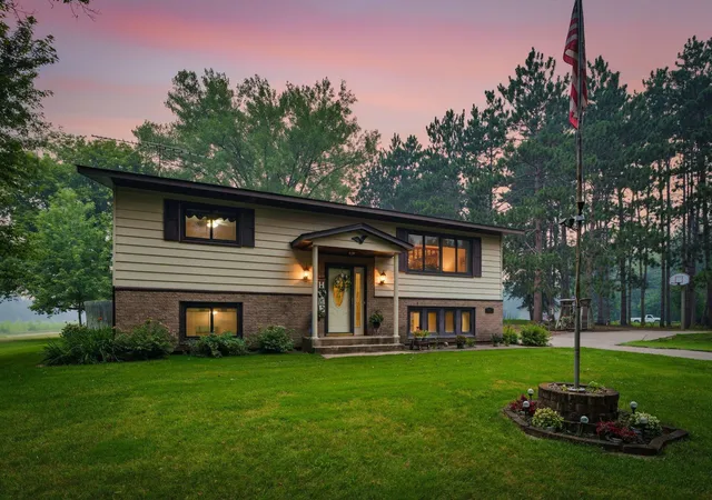 1st image of 18440 Jackson St Ne, Cedar, MN 55011 | MLS# 7097364