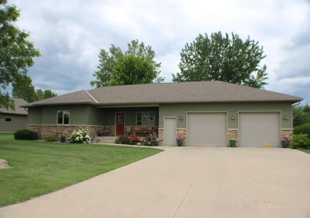 Homes for sale in Sherburn, MN | 409 Fox Lake Ave, Sherburn, MN 56171 | MLS# 7097431