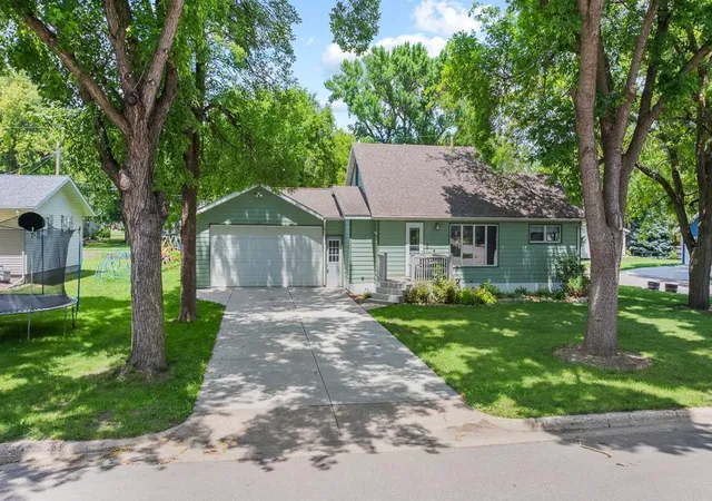 Homes for sale in Cottonwood, MN | 185 E Prairie St, Cottonwood, MN 56229 | MLS# 7097460