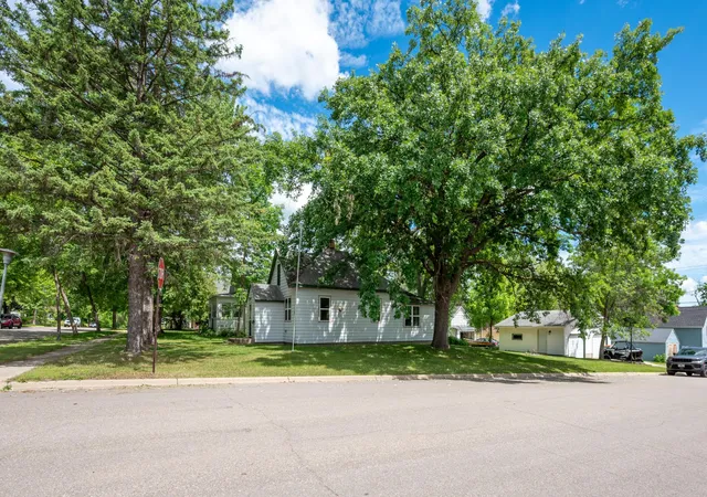 Homes for sale in Staples, MN | 402 7th St Ne, Staples, MN 56479 | MLS# 7097461