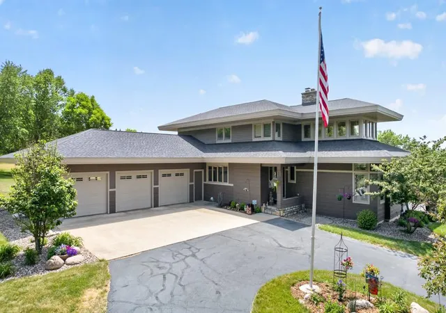 Photo 1 of Single family home for sale at 5185 Meadow Xing Rd Sw, Rochester, MN 55902 | MLS# 7097469 | Listing updated on 2026-09-30