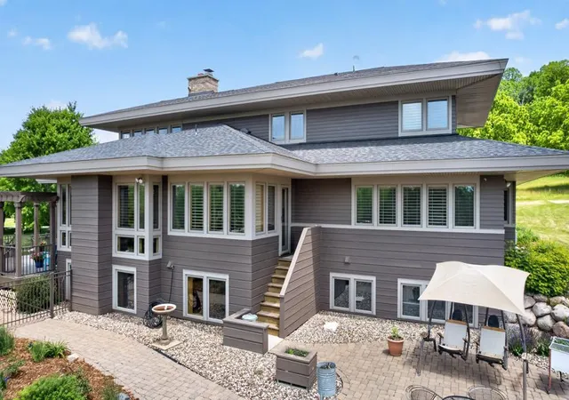 Photo 3 of Single family home for sale at 5185 Meadow Xing Rd Sw, Rochester, MN 55902 | MLS# 7097469 | Listing updated on 2026-09-30