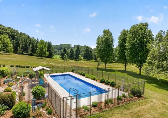 Photo 3 of Single family home for sale at 5185 Meadow Xing Rd SW, Rochester, MN 55902 | MLS# 7097469 | Listing updated on 2026-09-30