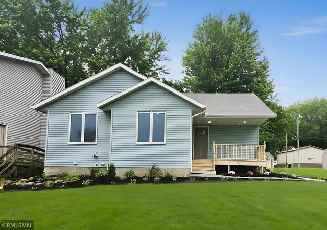 Homes for sale in New Ulm, MN | 917 N Valley St, New Ulm, MN 56073 | MLS# 7097470