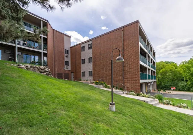 1st image of 1700 Four Oaks Rd #219, Saint Paul, MN 55121 | MLS# 7097481