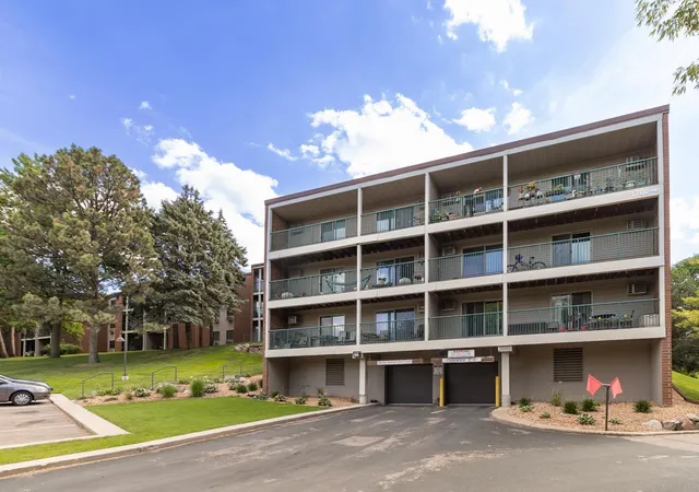 2nd image of 1700 Four Oaks Rd #219, Saint Paul, MN 55121 | MLS# 7097481