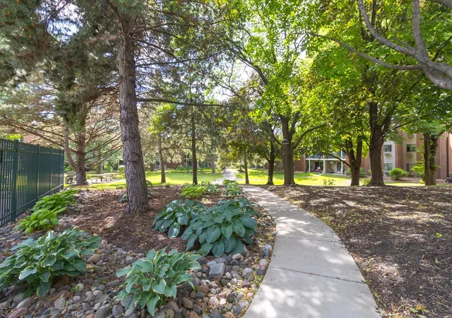 2nd image of 1700 Four Oaks Rd, Saint Paul, MN 55121